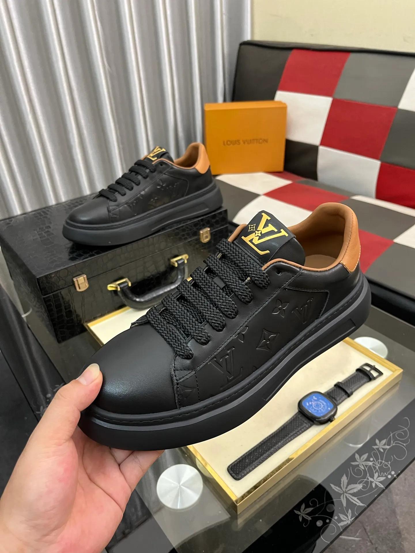 Men's shoes 💰480⌚️⌚️【LOUlS VUlTTON】Louis Vuitton～unique modern sneakers. LV counter purchasing 🏃casual shoes😍😍 Men's 2025 counters are on sale at the same time. The original brand imported from Italy selects first-layer soft cowhide. ➕Special material 🐑Sheepskin lining Size: 38-442⃣️Colors available